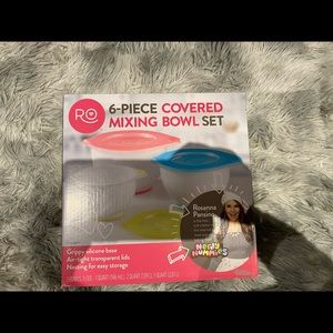 Brand new Rosanna Pansino mixing bowl set